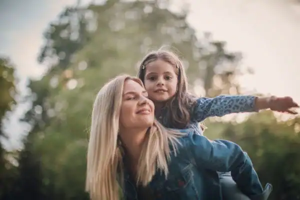happy mum and daughter following mediation to resolve parental alienation Redruth